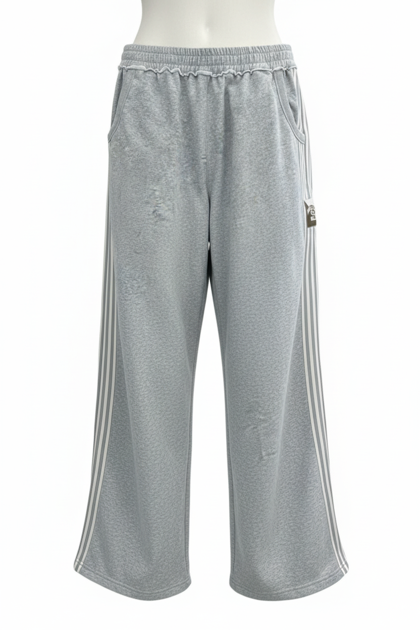RIVAGE Sweatpants – Relaxed Fit on studio mannequin